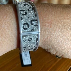 Attractive animal print crushed jeweled bracelet!